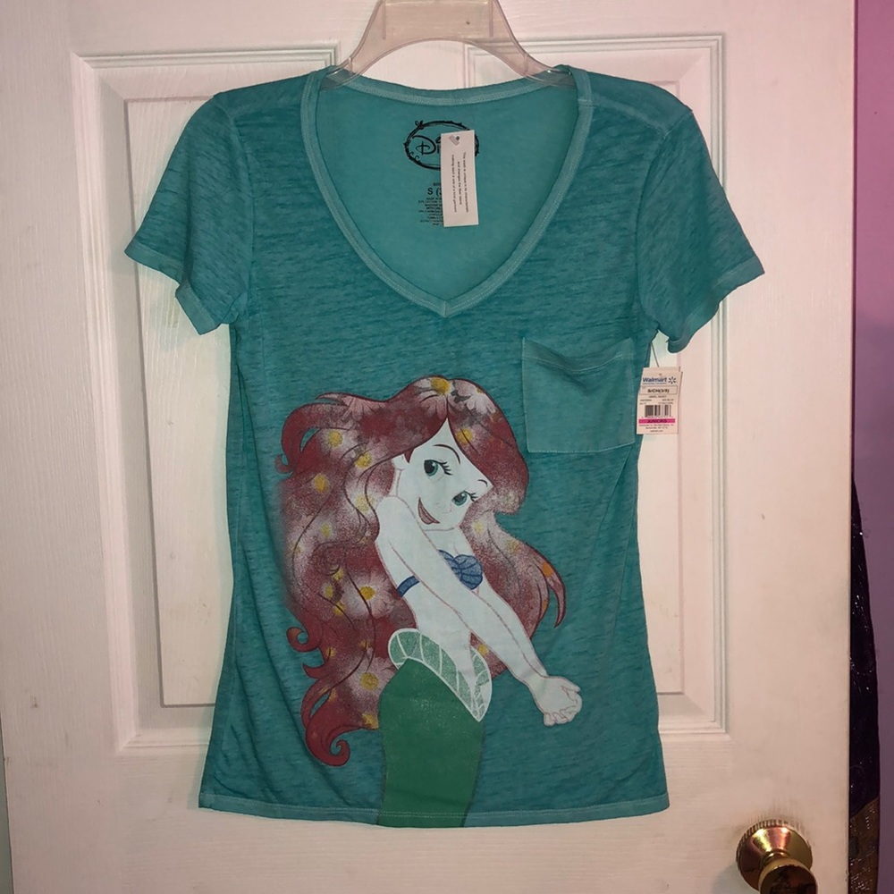 Daisy Ariel Graphic Tee